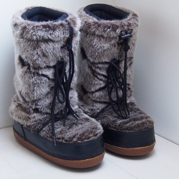 Kamik Shoes - RARE Kamik Moonlight Vegan Boots